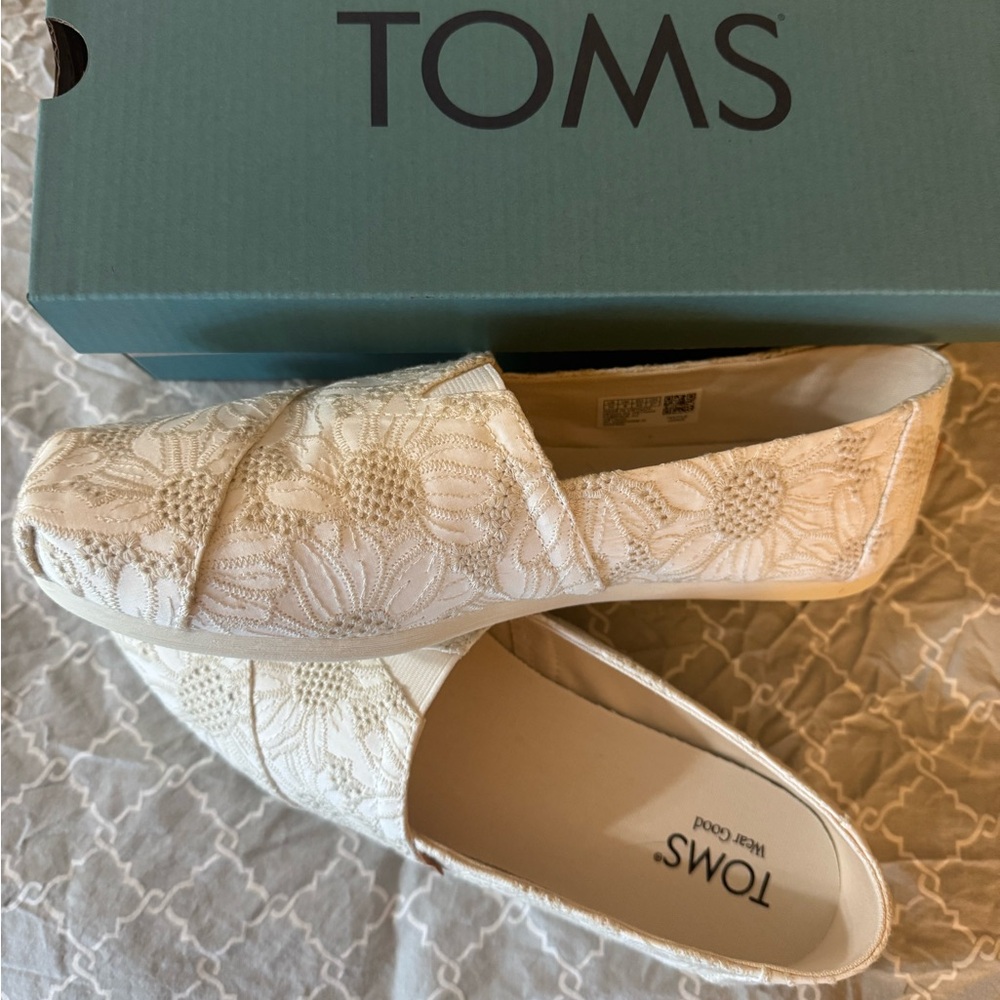 TOMS Women's Ivory Floral Loafers